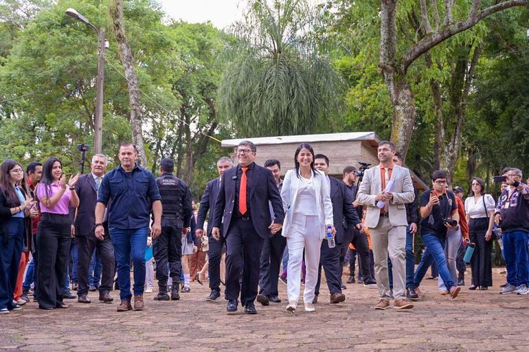 El nuevo intendente fue recibido por los funcionarios municipales.