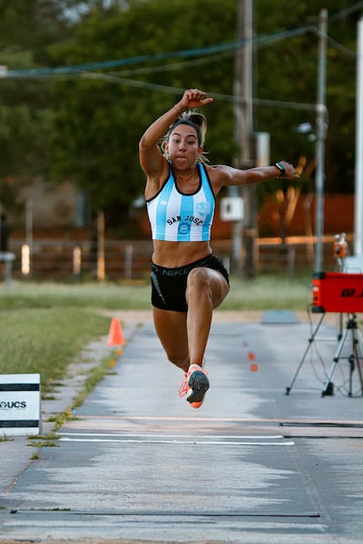 La heptatleta Ana Paula Argüello del Río (11/7/2003) se coronó en el prueba del salto triple. Foto: @FPA