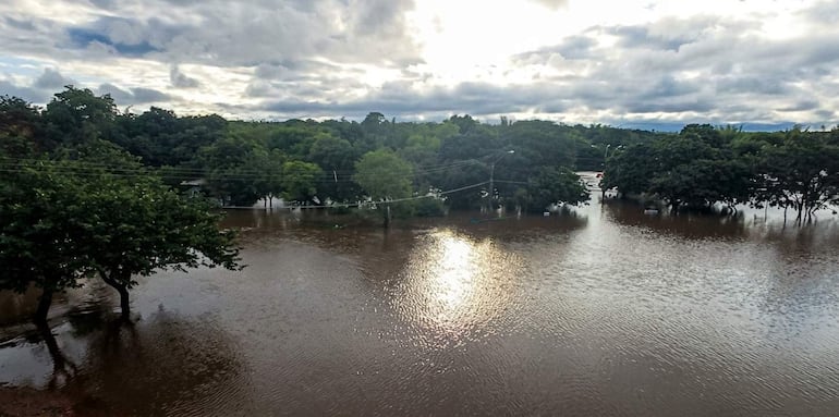 Crecida del río Tebicuarymí afecta al Santuario de Itapé y a la playa Ysoro.