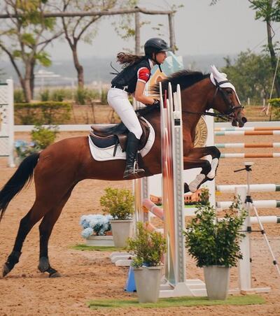 Eugenia Nestoza de la Escuela Paraguaya de Equitación saltará en la categoría 0.90, por la Cuarta Fecha.