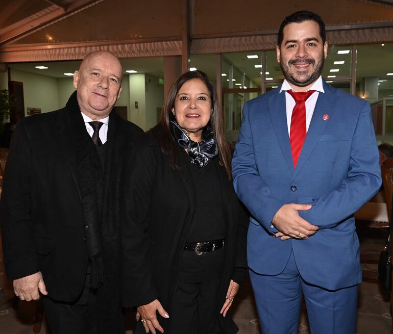 Óscar Ávila, Vilma Marecos de Ávila y Carlos Sosa. 