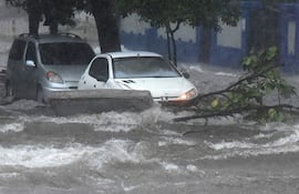 LLuvia intensa sobre la ciudad de Asuncion.
