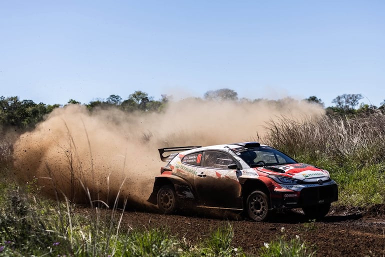 Alejandro Galanti y Marcelo Toyotoshi (Toyota GR Yaris Rally2) también testaron junto a todo el equipo Toyota Gazoo Racing Paraguay.