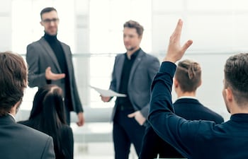 El juzgamiento del rechazo de la gestión del administrador y socio de una sociedad deberá considerar la conducta objetiva de la administración societaria para determinar su calificación.