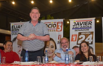 El senador Javier Zacarías, su hermano diputado Justo Zacarías y su cuñada diputada Rocío Abed. El clan está en decadencia, pero pretende seguir en el poder.