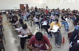 Unos 8.092 estudiantes se presentaron a rendir las becas de Itaipú para acceder a uno de los 2.500 cupos destinados a carreras universitarias y de mandos medios.