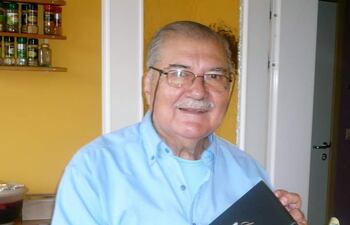 El músico y compositor Arnaldo Peralta falleció esta madrugada a los 89 años.