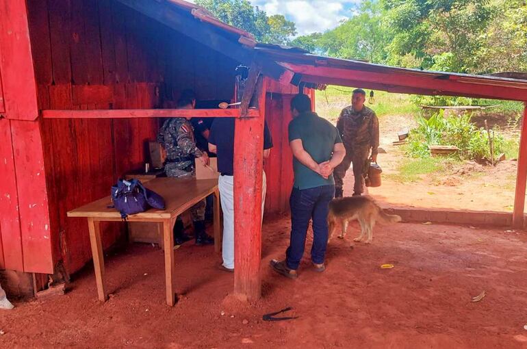 Precaria vivienda en la que vivía la pareja.