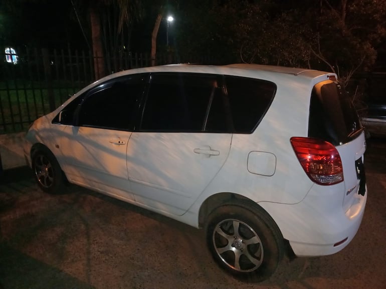 El automóvil en el que se desplazaban los sospechosos.