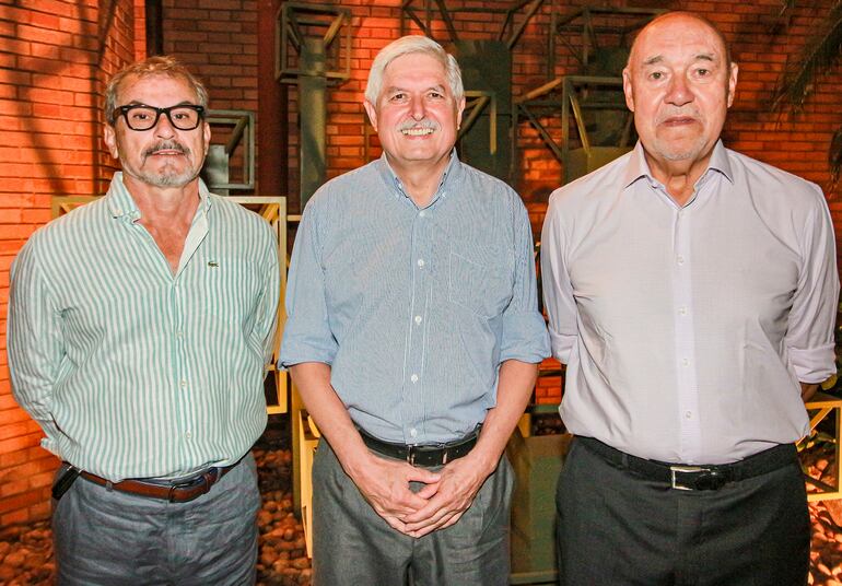 Bonifacio Fernández, José Martínez Viedma y Atilio Gagliardone.
