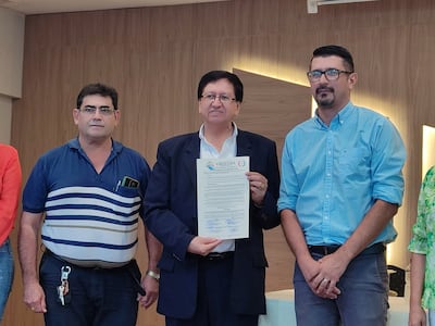 Lanzan el libro “De milagros velas y de un pueblo”.