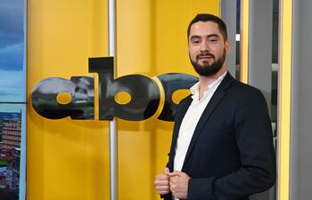 El tenor Juan José Medina está radicado en París, Francia, hace una década. El artista paraguayo retornó a nuestro país luego de siete años.