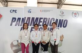 Precoces espadachines de las Escuelas Deportivas de la SND.