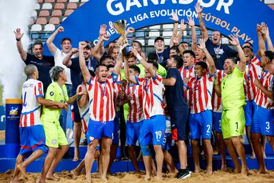 Los Pynandi celebran a lo grande una nueva conquista de la Zona Sur en la Liga Evolución de Fútbol Playa.