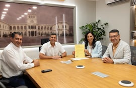 Tras años de reclamos y una alarmante cifra de víctimas fatales, el Ministerio de Obras Públicas firmó un contrato por más de USD 15 millones con la empresa TOCSA S.A. para el mantenimiento y mejoramiento de la ruta PY08.