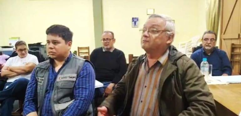 Representantes del Consorcio Carapeguá y del MOPC explicaron los avances del alcantarillado sanitario y el nuevo diseño de la planta.