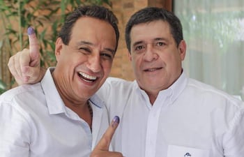 Hugo Javier González, imputado gobernador de Central junto a el líder del movimiento Honor Colorado, Horacio Cartes.