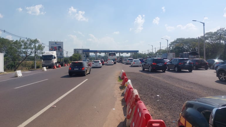 Tránsito lento pero fluido en Ruta PY02 durante operativo retorno