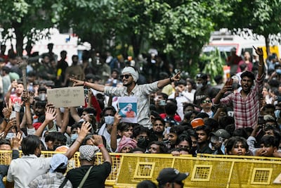 Movimiento juvenil "Cucarachas" tumba al ministro de Educación de la India, Dharmendra Pradhan.