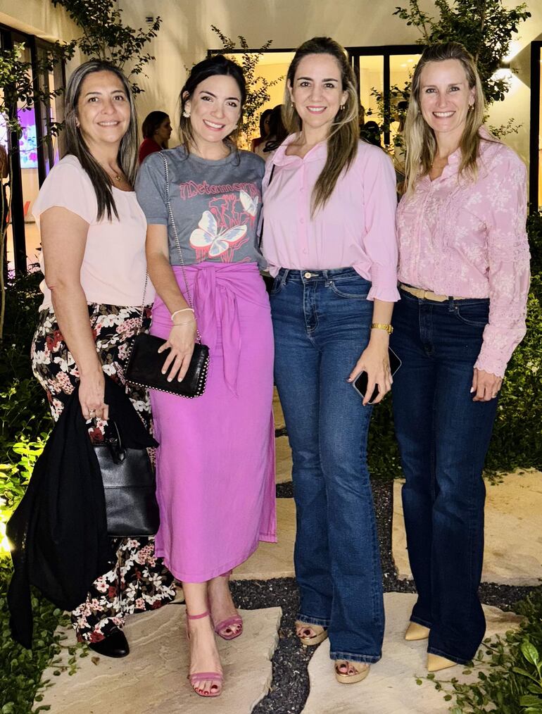 Nora de Bruyn, Vero Cáceres, Adriana Cáceres y Perla Melgarejo.