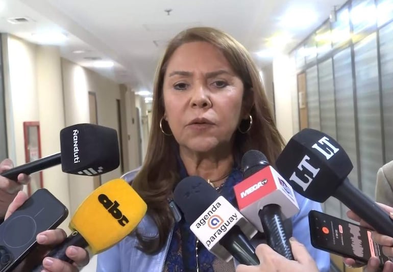 “Fueron engañados por un burro”: Amarilla cuestiona a quienes apañaron a Hernán Rivas “Fueron engañados por un burro”: Amarilla cuestiona a quienes apañaron a Hernán Rivas