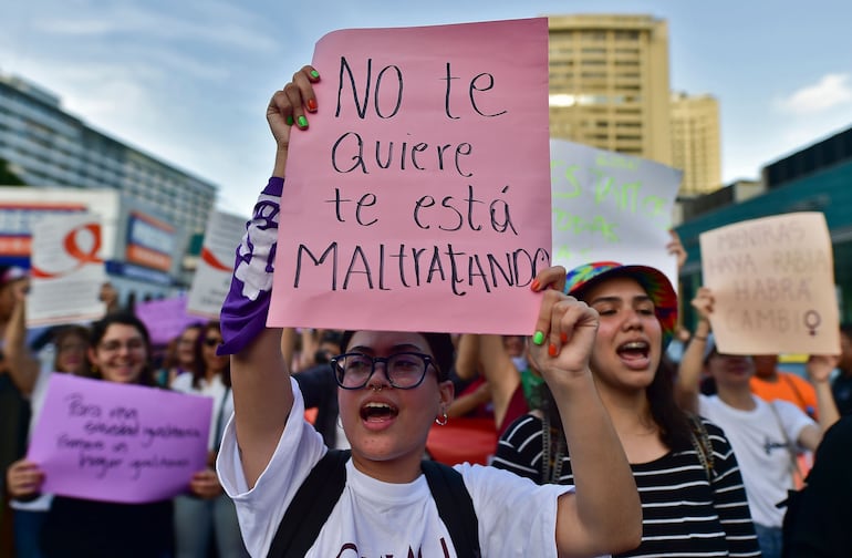 Feministas, violencia contra la mujer.