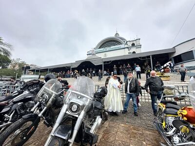 Simpatizantes de las icónicas motocicletas Harley-Davidson de distintos puntos del país y del extranjero visitaron la Basílica de Caacupé.
