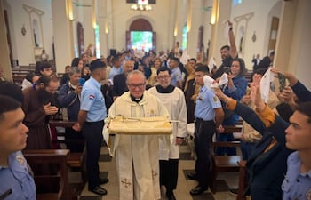 Multitudinaria participación en jornada religiosa por la visita de la Espada de San Miguel en Villarrica.