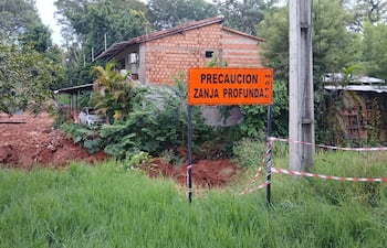 Zanja del MOPC en Villa Elisa