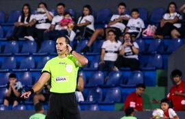 David Elías Ojeda Gauto (35), árbitro FIFA.