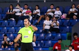 El árbitro David Ojeda dirigirá el clásico añejo entre Guaraní y Olimpia, el domingo, en el estadio del 3 de Febrero de Ciudad del Este.