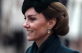 Kate, princesa de Gales, asiste al desfile por el Día de San Patricio, en las barracas de Wellington en Londres.