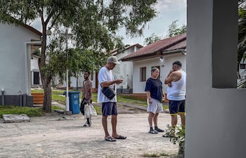 Inmigrantes de origen latino, deportados por Estados Unidos a la República Democrática del Congo, fueron instalados por la OIM en un hotel de Kinshasa, capital congoleña.
