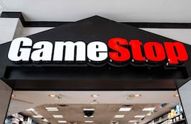 Una tienda de GameStop aparece en el centro comercial Barton Creek Square el 4 de mayo de 2026 en Austin, Texas. Ryan Cohen, director ejecutivo de GameStop, propuso una compra de eBay por 56.000 millones de dólares, con el objetivo de fortalecer la plataforma y posicionarla como un competidor aún mayor de Amazon.