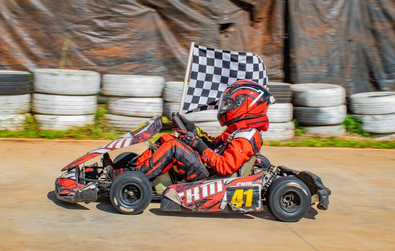 Lucas Kress, actual campeón de Cadetes, se adjudicó una nueva victoria ayer.