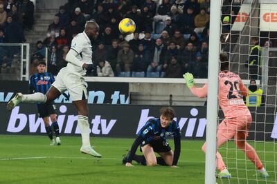 Bergamo (Italy), 18/01/2025.- Napoli'Äôs Romelu Lukaku (L) scores the 2-3 goal during the Italian Serie A soccer match between Atalanta BC and SSC Napoli in Bergamo, Italy, 18 January 2025. (Italia, Roma) EFE/EPA/MICHELE MARAVIGLIA