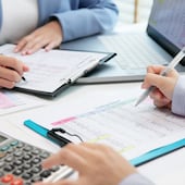 En medio de los contantes avances tecnológicos y la automatización, el rol del contador sigue siendo clave en la economía nacional, lo que demanda además de una actualización constante por parte del profesional. Poco más de 24.000 ejercen la profesión como actividad principal en Paraguay