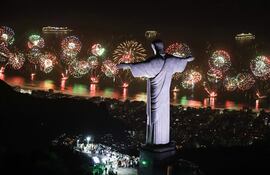 Año nuevo en la Playa de Copacabana, Río de Janeiro, uno de los destinos predilectos para las vacaciones. Conocé más sobre los sistemas de pagos que funcionan en ese país y cómo favorece a los paraguayos.