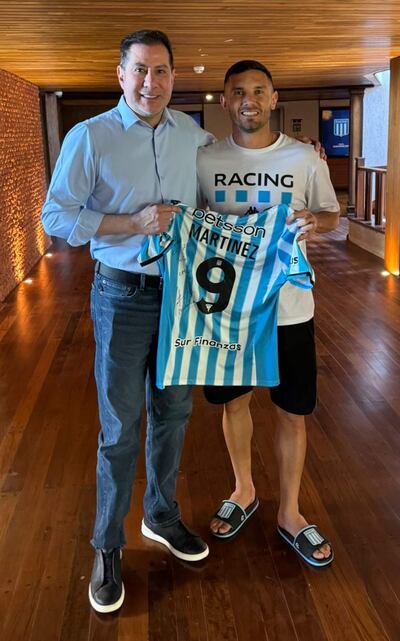 El Dr. Miguel Ángel Figueredo, en compañía de Adrián "Maravilla" Martínez, flamante campeón de la Copa Sudamericana con Racing Club.