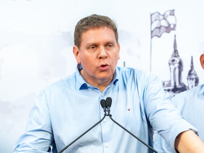 Acuerdo entre cañicultores y representantes del gobierno para presentar un proyecto de construcción de un nuevo tren de molienda Eddie Jara Presidente de Petropar y Christian Fonseca Presidente de la Asociación de Cañicultores.