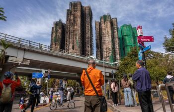 Hong Kong inició este sábado tres días de luto por el incendio