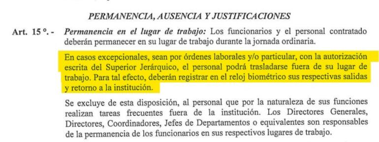 El reglamento dispone que, en casos de salidas excepcionales, deben marcar el reloj biométrico.