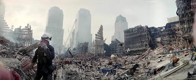 Equipos de rescate durante tareas de búsqueda en el lugar del atentado terrorista contra el World Trade Center en Nueva York, EE. UU., el 24 de septiembre de 2001 (reeditada el 4 de septiembre de 2026).