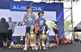 Alberto Pizarro y Fátima Romero, ganadores de los kilómetros de la Maratón Internacional de Asunción.