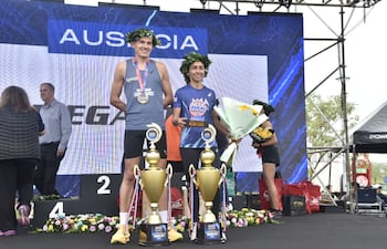 Alberto Pizarro y Fátima Romero, ganadores de los kilómetros de la Maratón Internacional de Asunción.