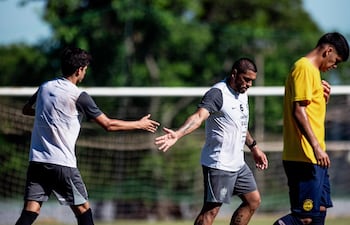 El experimentado volante, Richard Ortiz fue el encargado de abrir la cuenta en el segundo amistoso frente al Sportivo Trinidense, disputado en la Villa Olimpia. (@elClubOlimpia)