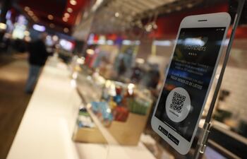 Un grupo de expertos en ciberseguridad ha observado un crecimiento del 587 por ciento de ataques ‘phishing’ a través del escaneo de códigos QR, lo que puede conducir a páginas de obtención de credenciales para posteriormente utilizarlos con distintos fines, como puede ser el robo de datos.