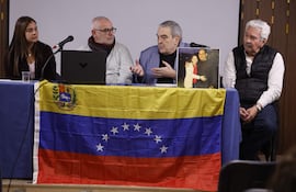 Esteban Ibarra (2d), de Movimiento Contra la Intolerancia acompañado de miembros de organizaciones como Plataforma Ayuda Venezuela, Alianza Ciudadana por la Libertad de Venezuela, Coordinadora Iberoamericana Contra el Racismo, el Antisemitismo y la Intolerancia y Organización Geopolítica América Latina, entre otras, Tamara Sujú , Manuel Rodríguez, Ignacio Esteban y Tomás Páez (i a d) , durante la rueda de prensa que han ofrecido este viernes en Madrid para condenar de manera "categórica" los "crímenes de odio promovidos o tolerados por el régimen venezolano".