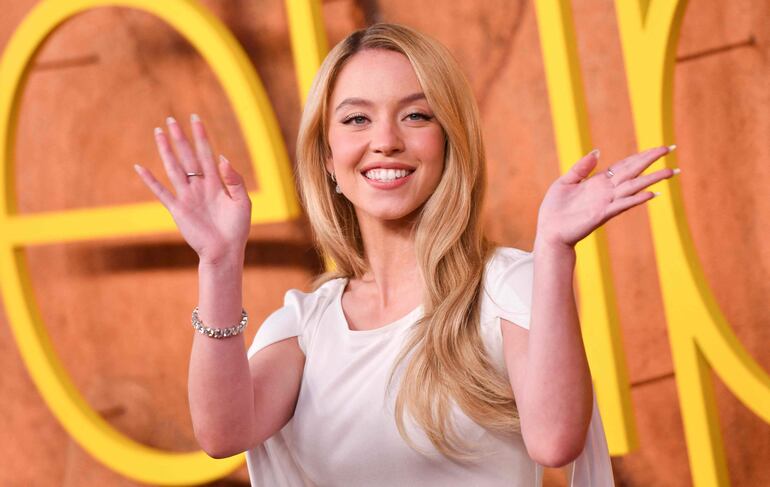 La actriz estadounidense Sydney Sweeney asiste al estreno de la tercera temporada de "Euphoria" de HBO en el teatro chino TCL de Hollywood, California, el 7 de abril de 2026.