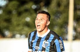 Hugo Quintana grita uno de los dos goles que marcó en Uruguay.